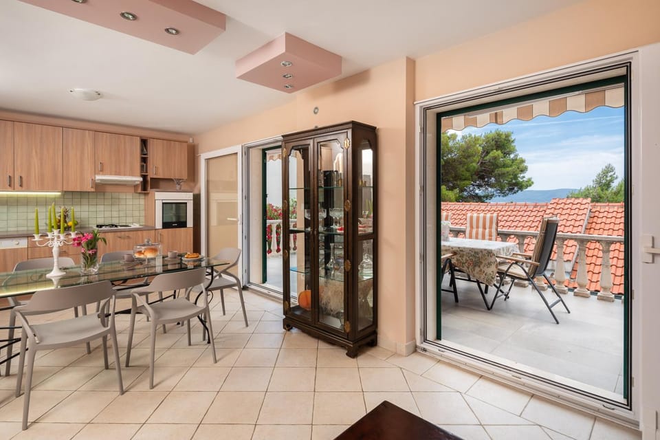 View (from property/room), Balcony/Terrace, Kitchen or kitchenette, Dining area