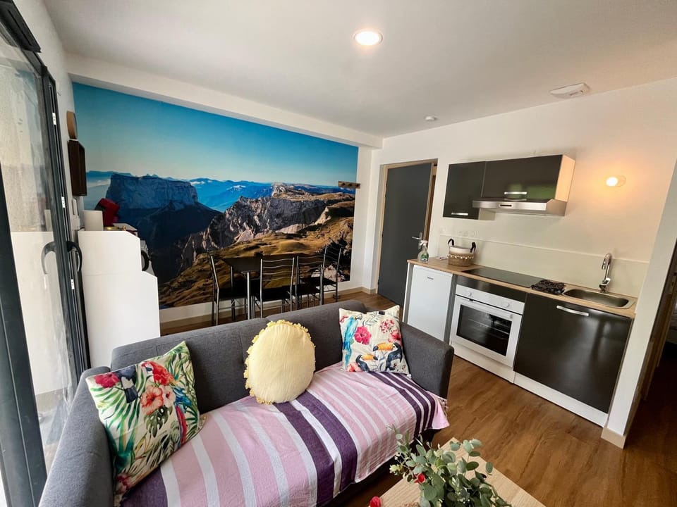 Gîte neuf au calme, RDC, Terrasse, Parking, 2 chambres, Clim Apartment in Auvergne-Rhône-Alpes