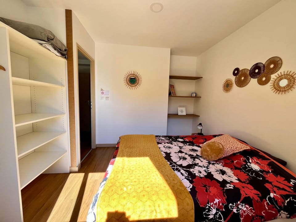 Gîte neuf au calme, RDC, Terrasse, Parking, 2 chambres, Clim Apartment in Auvergne-Rhône-Alpes