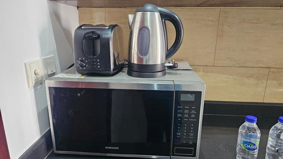 Coffee/tea facilities, toaster