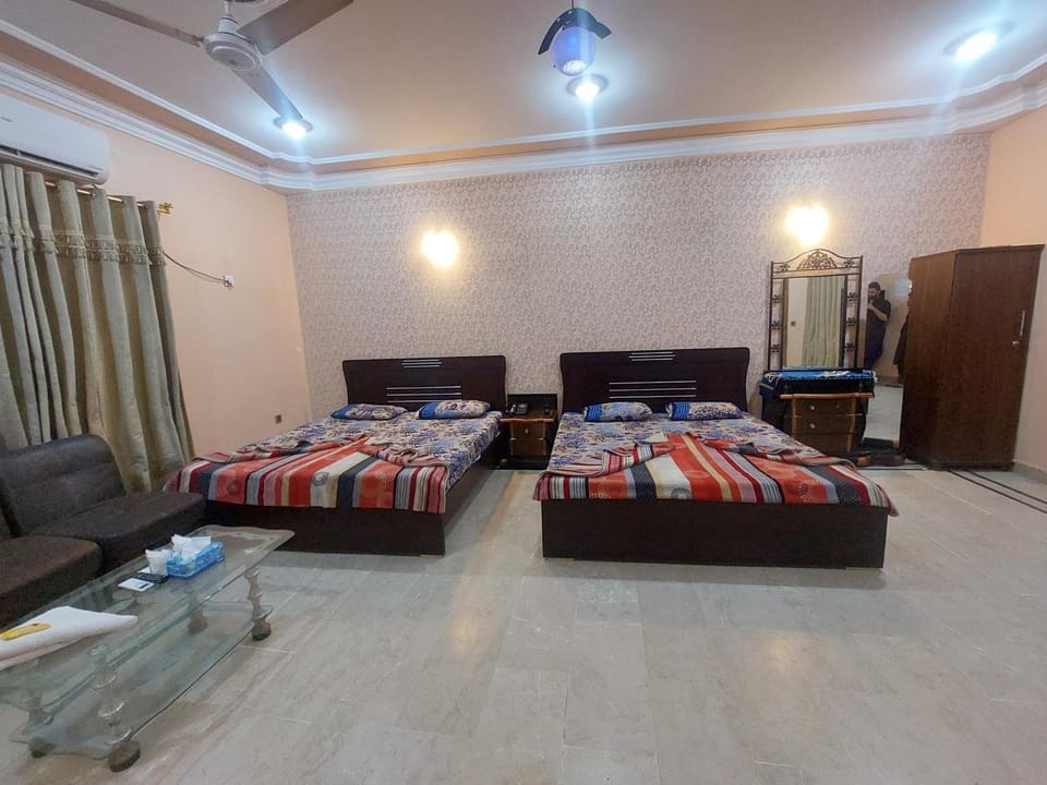 HostHub Guest House Gulshan iqbal Bed and Breakfast in Karachi