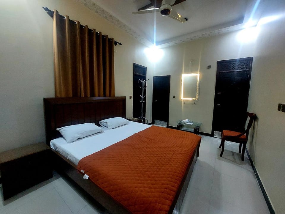 HostHub Guest House Gulshan iqbal Bed and Breakfast in Karachi