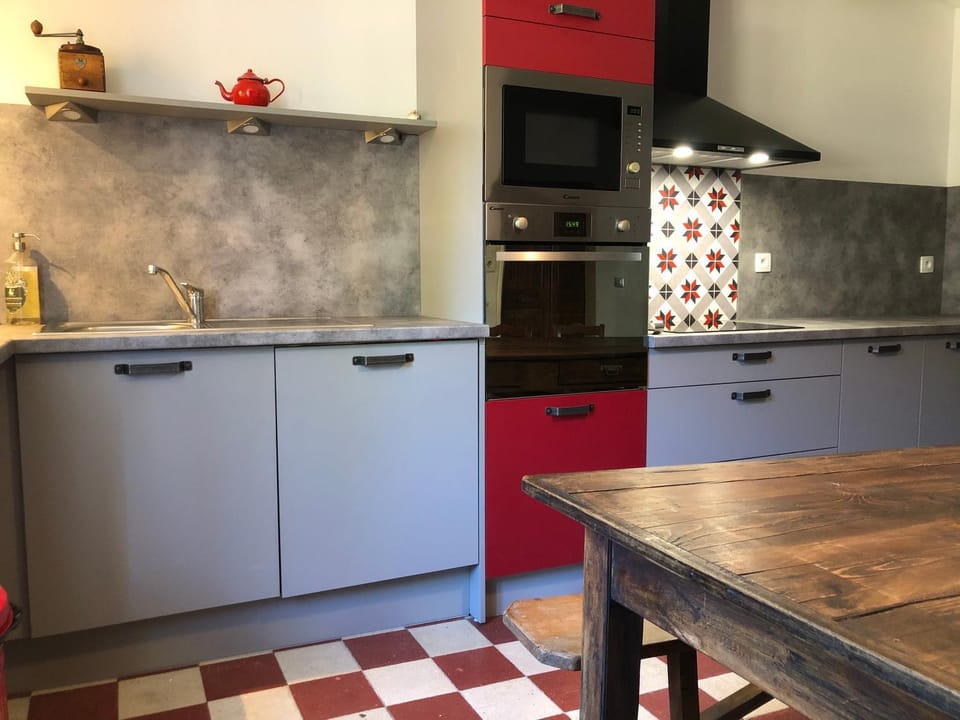 Kitchen or kitchenette, Dining area, dishwasher, oven, stove