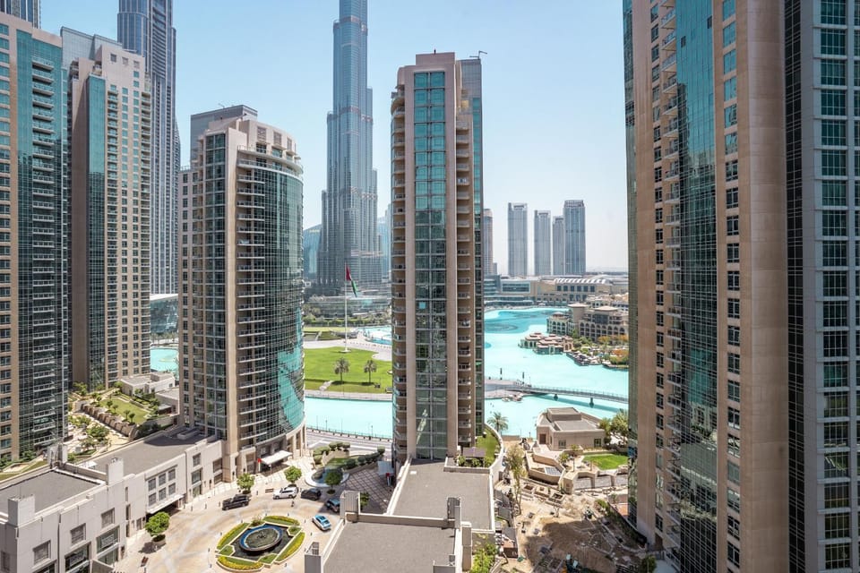 View (from property/room), City view, Lake view, Landmark view