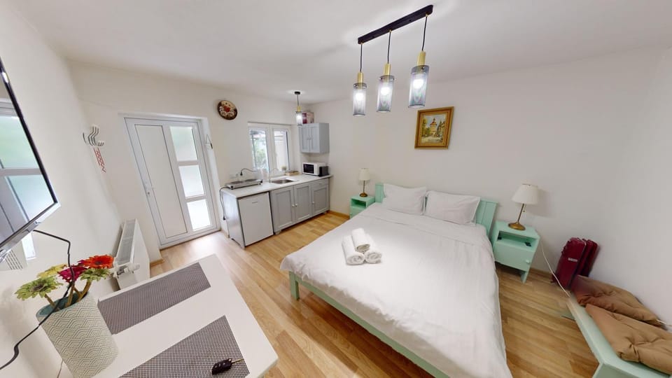 Bed, Kitchen or kitchenette, Bedroom