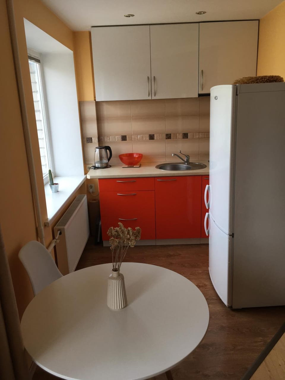 Kitchen or kitchenette, Dining area, stove