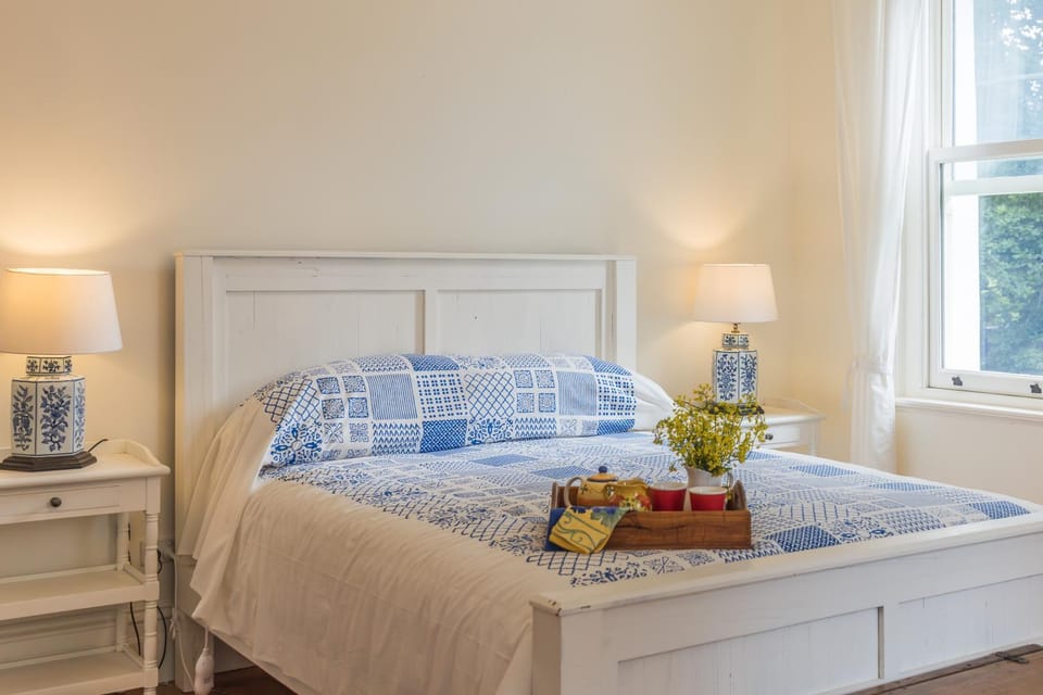 Islay House - Blue Room Bed and Breakfast in Woodend
