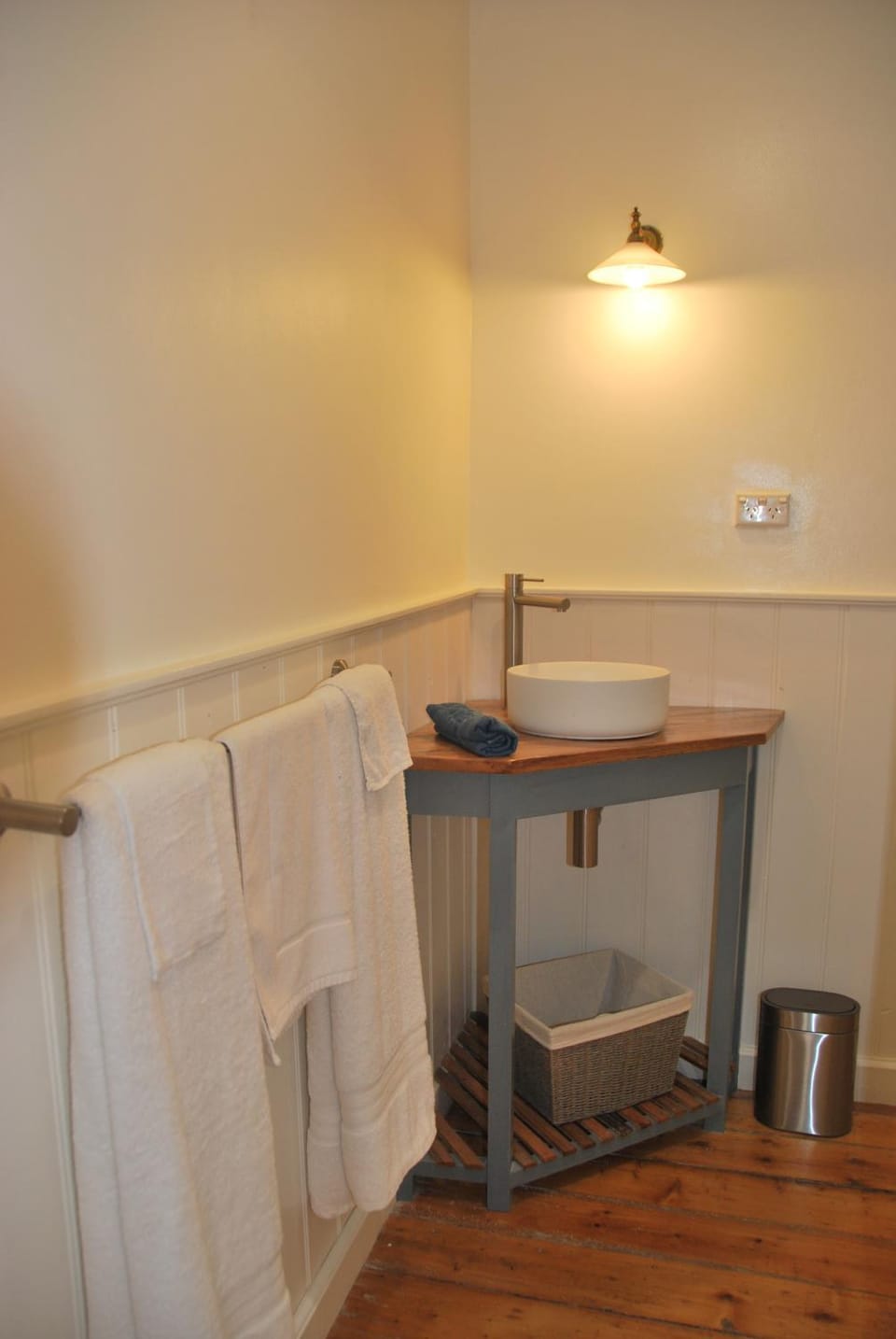 Islay House - Blue Room Bed and Breakfast in Woodend