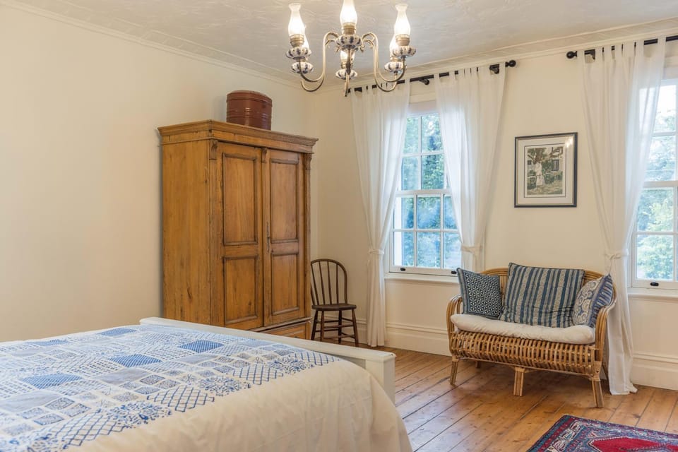 Islay House - Blue Room Bed and Breakfast in Woodend