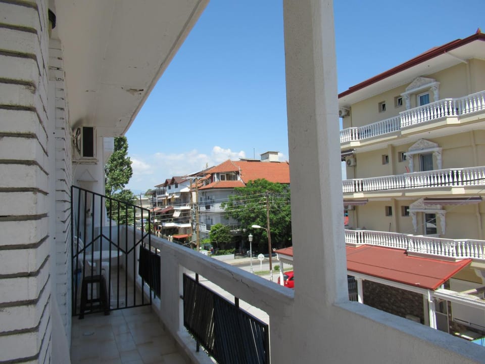 View (from property/room), Balcony/Terrace, City view
