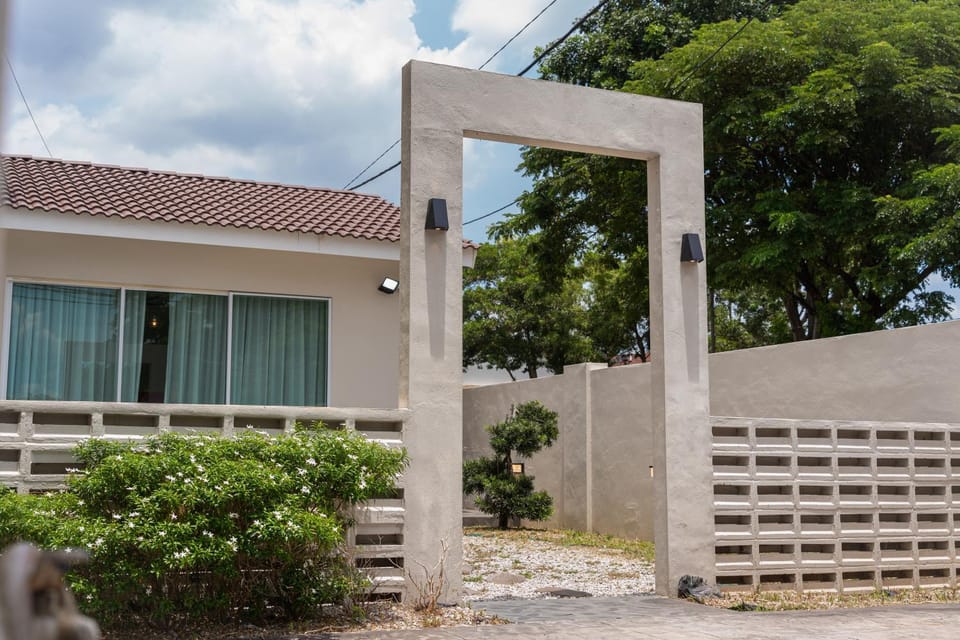 BrandNew Premium House 4Room12Pax@ALMA NEAR JUSCO House in Penang