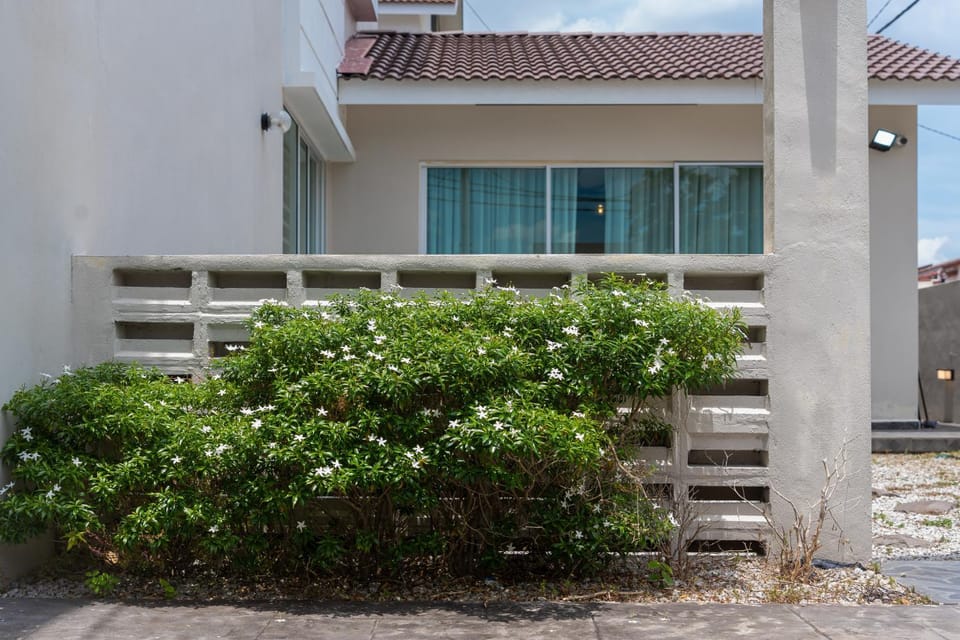 BrandNew Premium House 4Room12Pax@ALMA NEAR JUSCO House in Penang