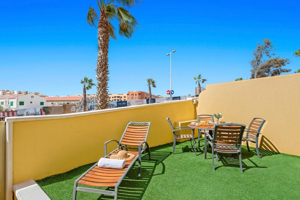 Balcony/Terrace, sunbed