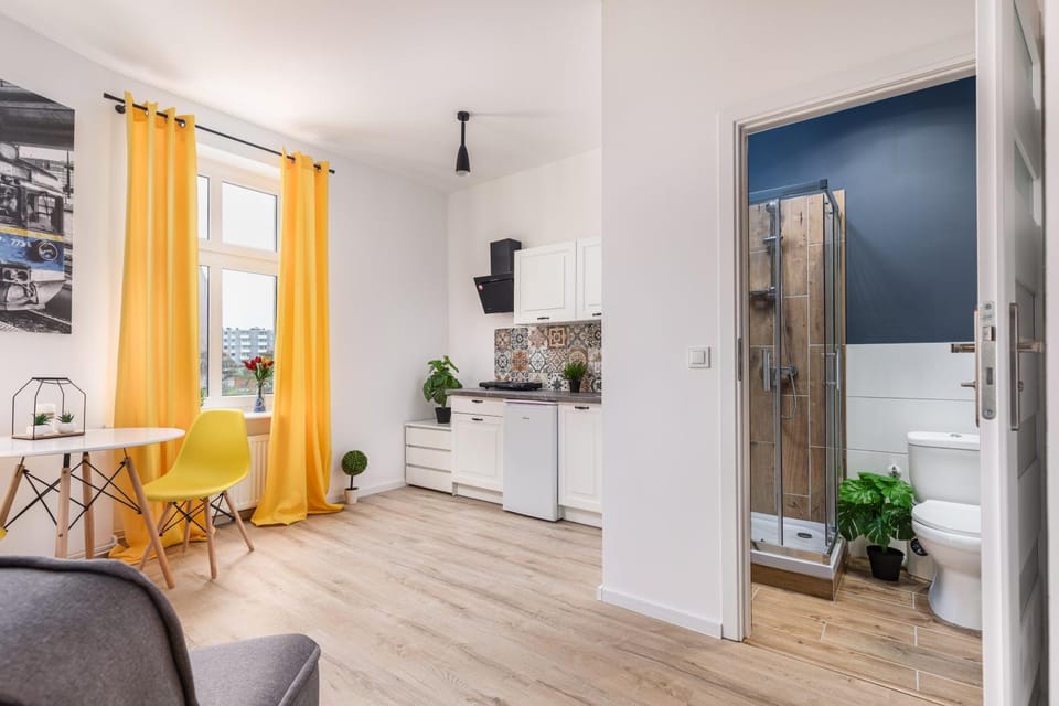 Bathroom, Kitchen or kitchenette, Living room, Seating area, Dining area, oven