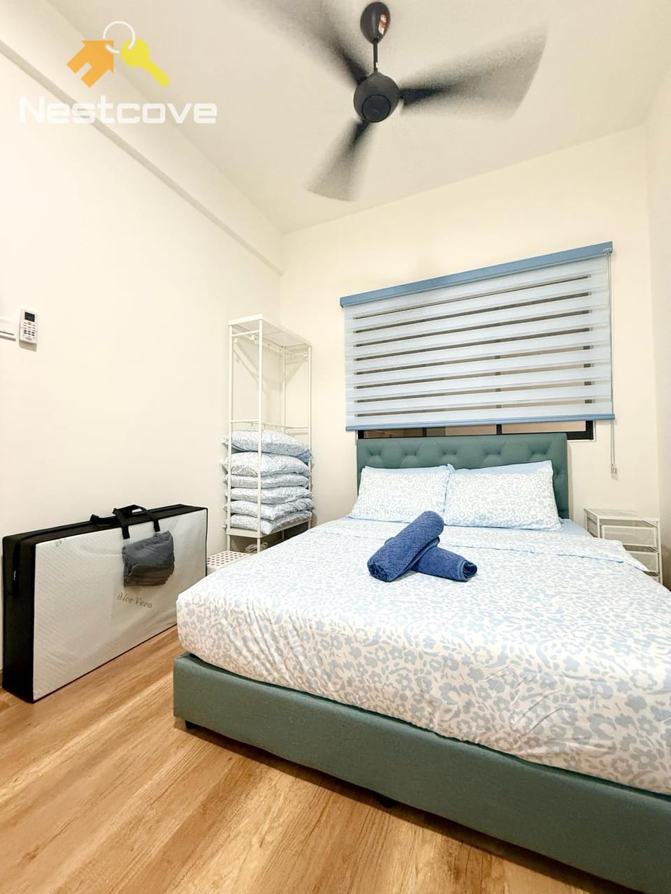Bed, Photo of the whole room, Bedroom, fireplace