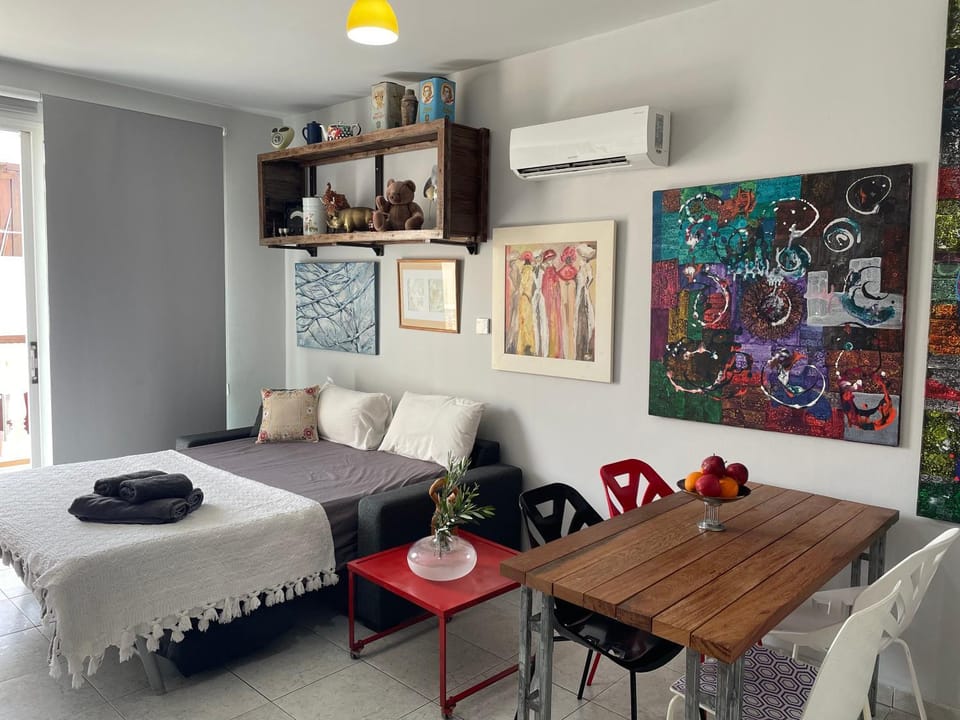Vans 24~400 Meters to Beach Apartment in Paphos