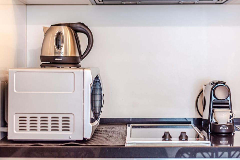 Coffee/tea facilities, Kitchen or kitchenette, microwave