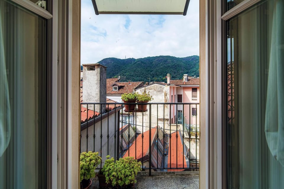 Balcony/Terrace, Mountain view