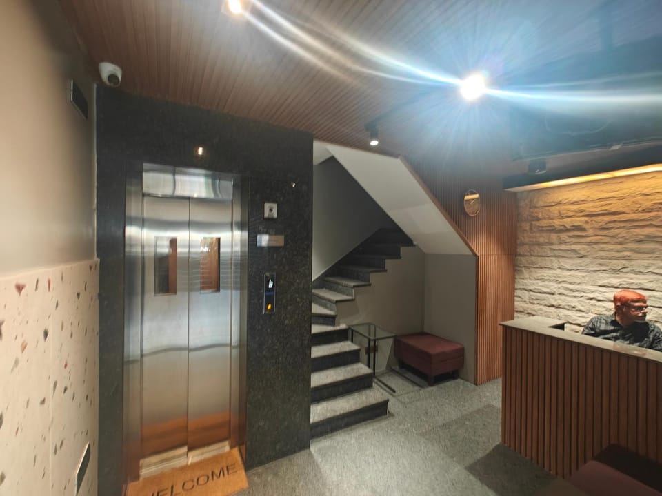 Lobby or reception, elevator