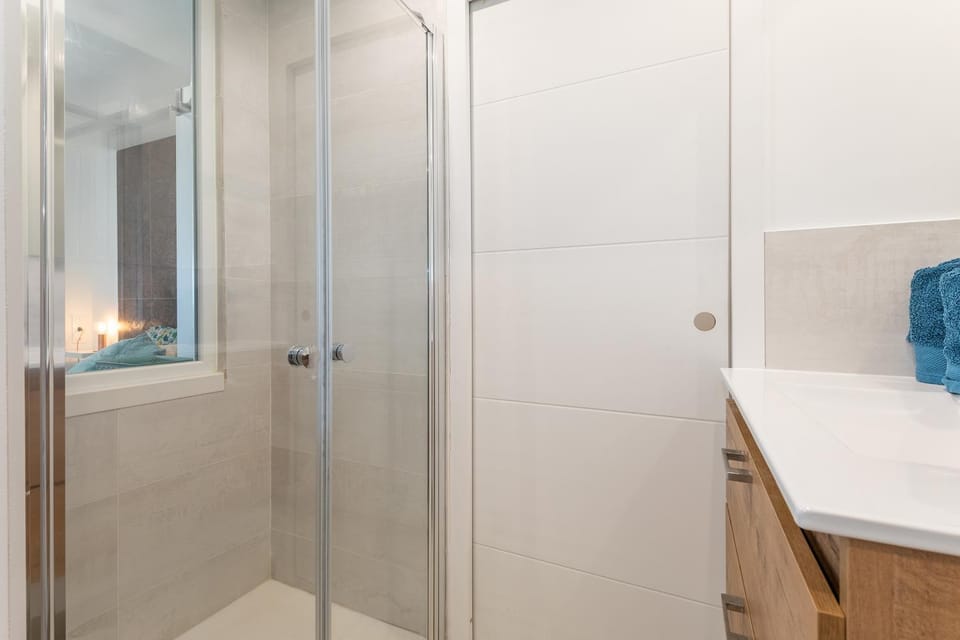 Bathroom, towels