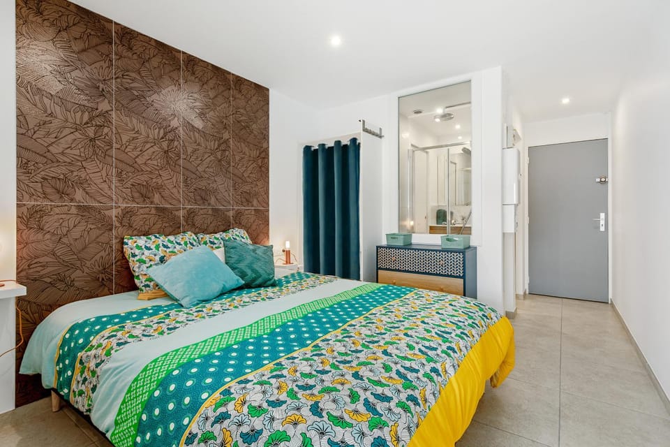 Bed, Photo of the whole room, Bedroom