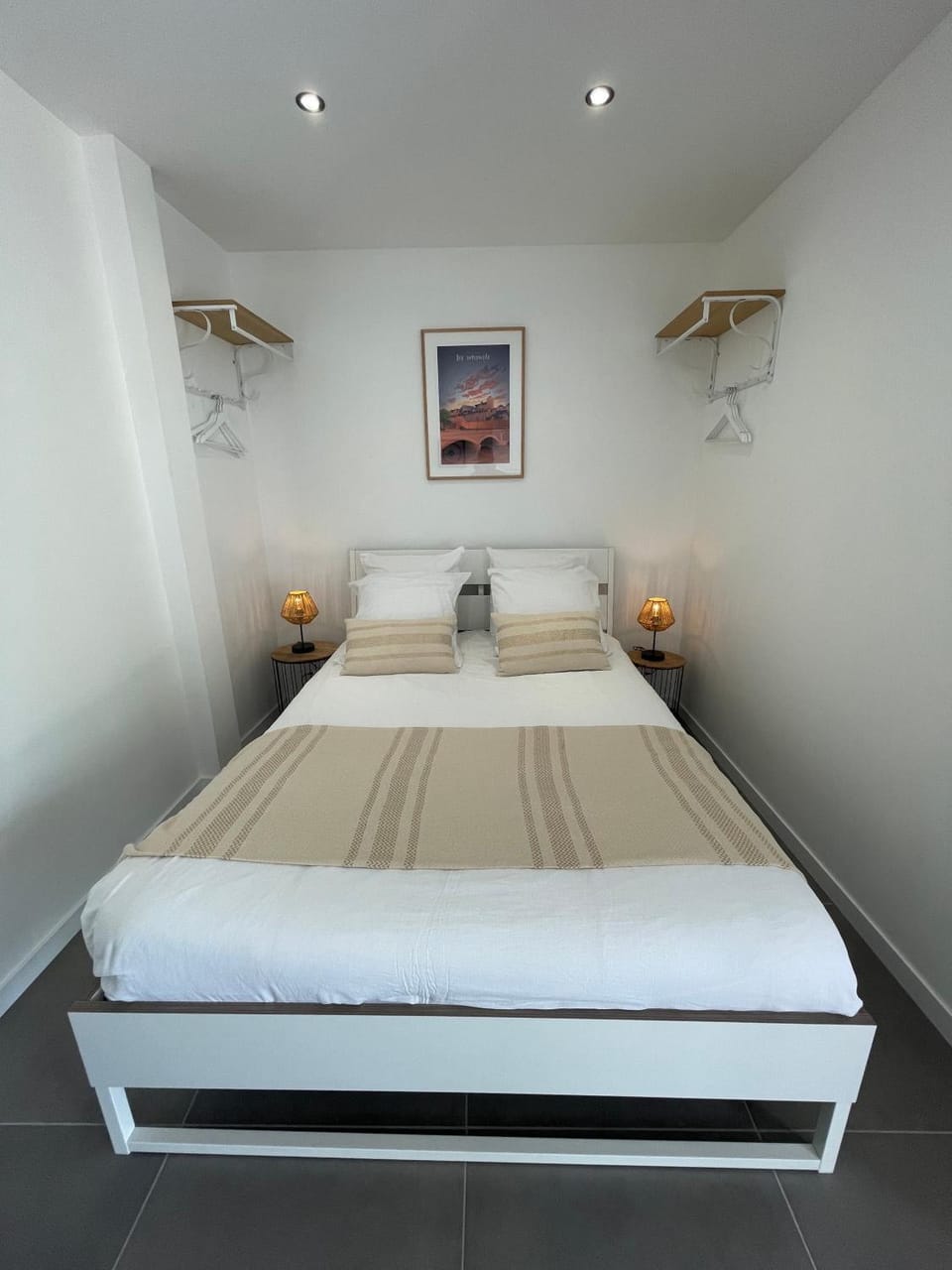 Bed, Photo of the whole room, Bedroom