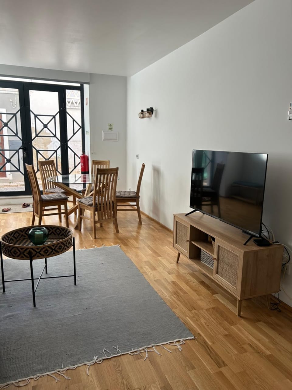 TV and multimedia, Living room, Dining area