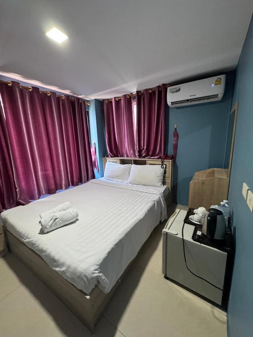 Bed, Photo of the whole room, Bedroom, towels, air conditioner