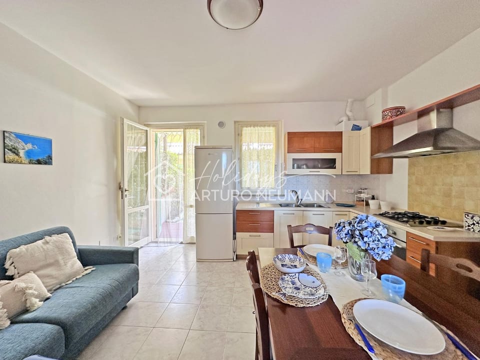 Day, Living room, Seating area