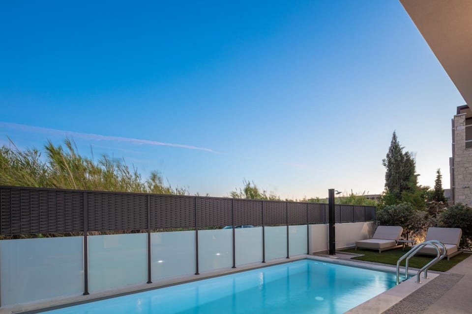 Day, Natural landscape, Pool view, Swimming pool
