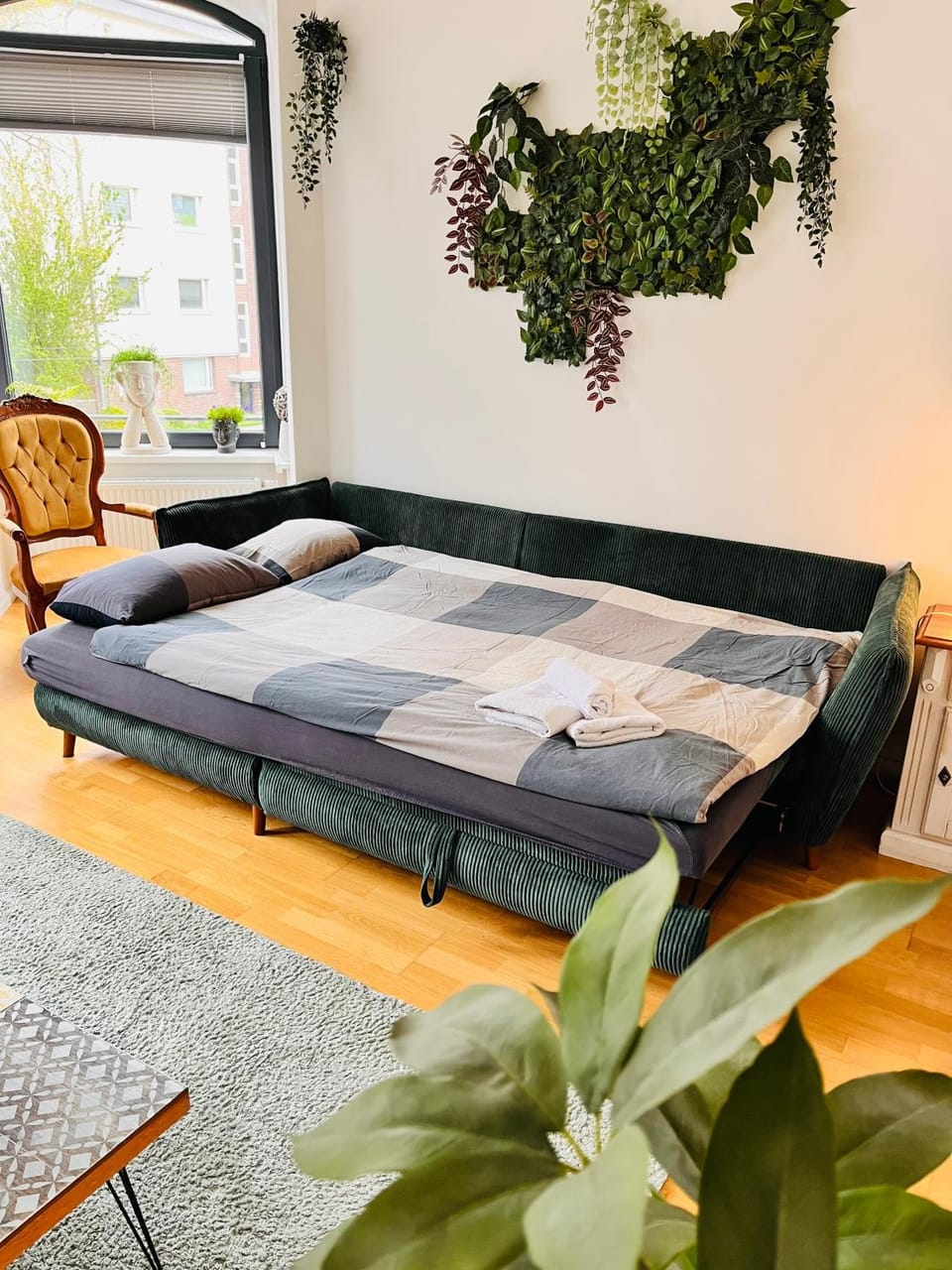 Bed, Living room