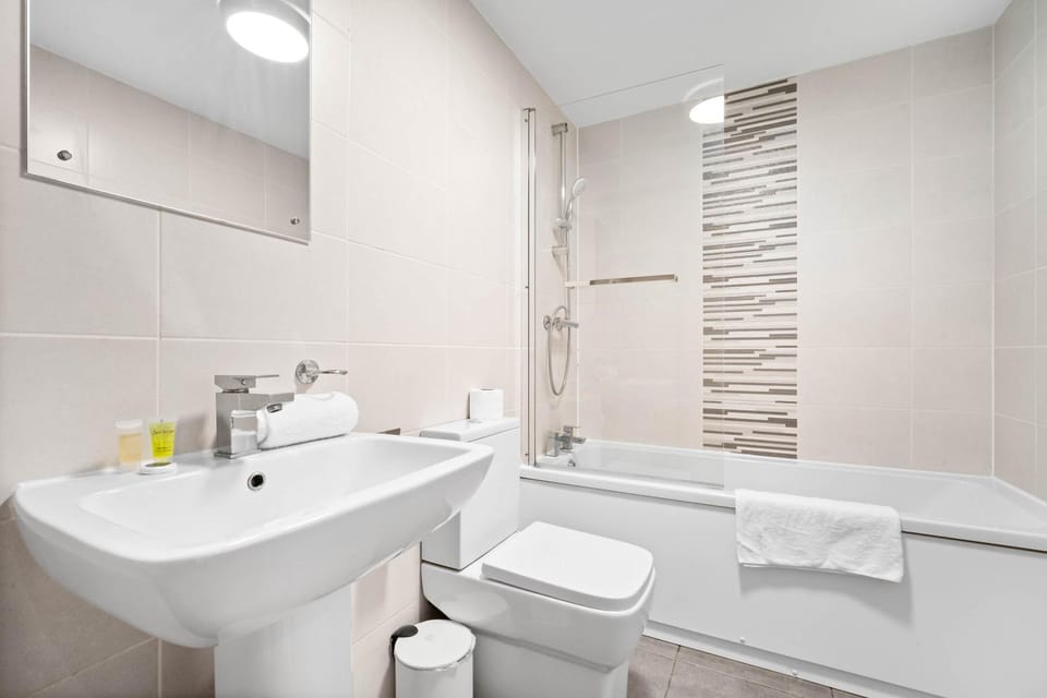Toilet, Bathroom, towels