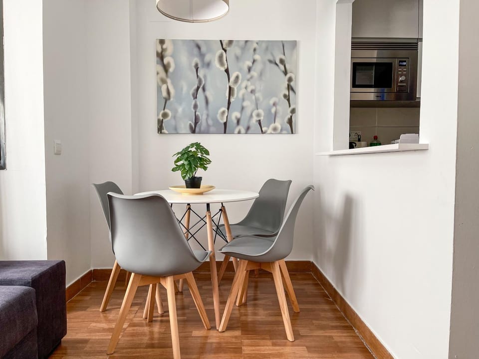 Seating area, Dining area