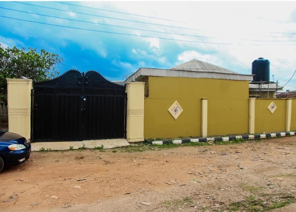 Abeokuta 2-Bed House Sleeps 4 with Free Parking House in Nigeria