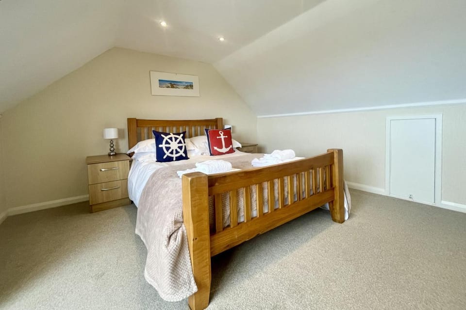 2Bed Maisonette-Sleeps 4-Balcony Sea views Wifi Apartment in Seahouses