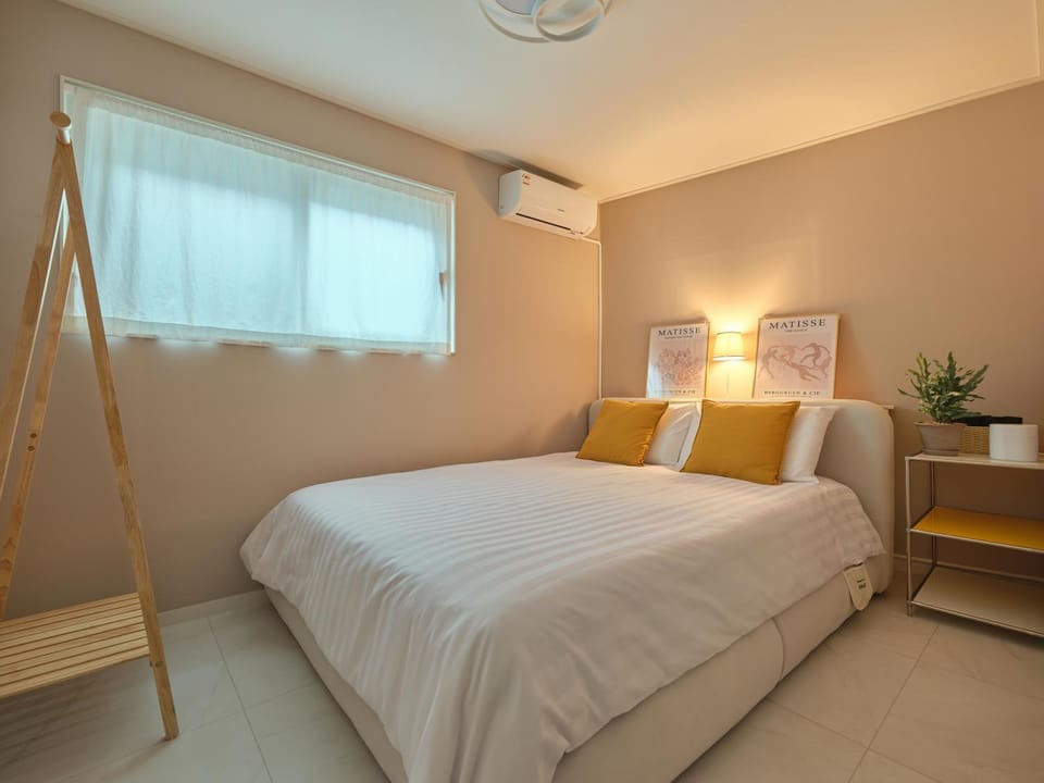 Bed, Bedroom, air conditioner