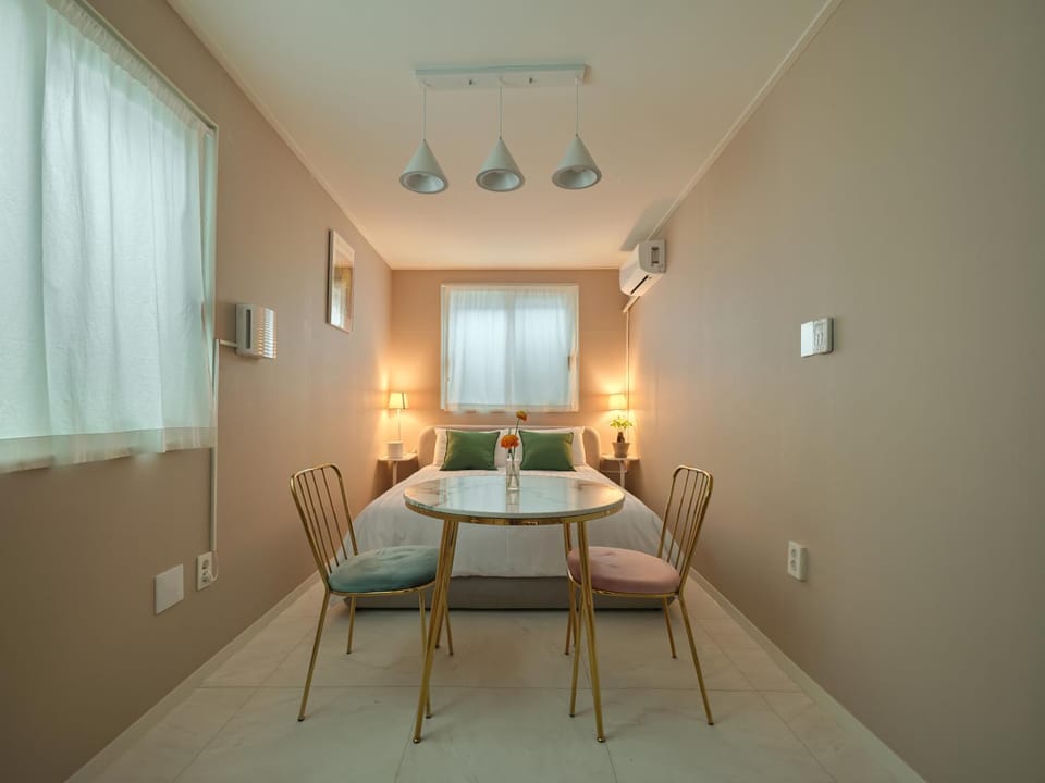 Living room, Dining area, air conditioner
