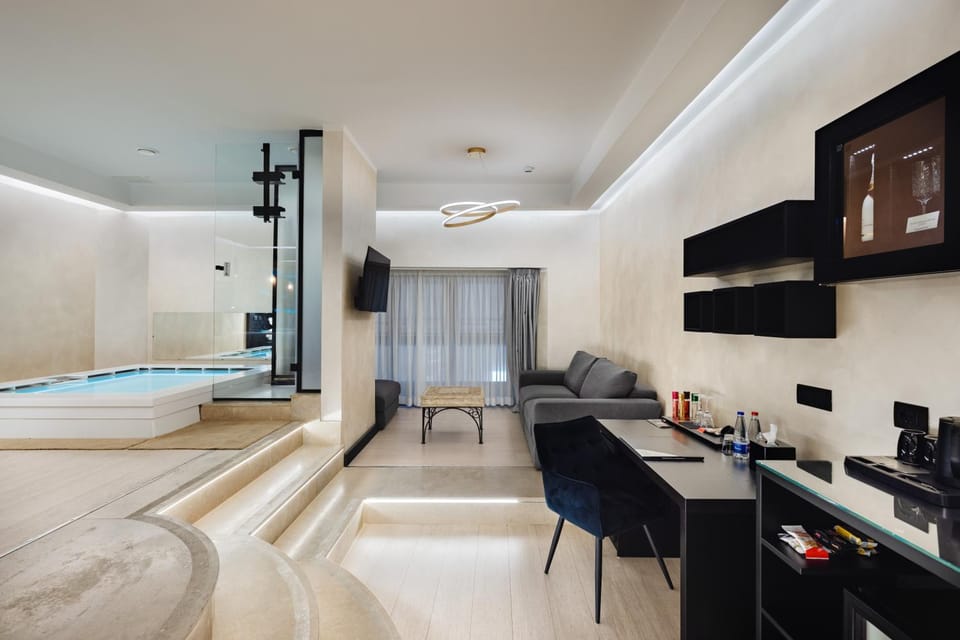 Hot Tub, Bedroom
