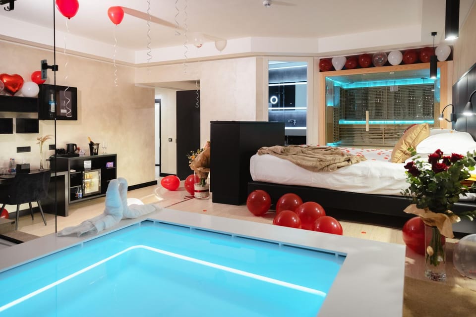 Hot Tub, Bedroom