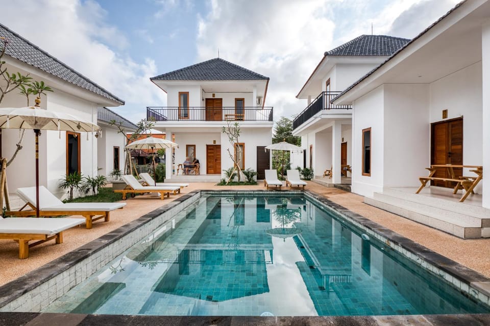 Property building, Day, Pool view, Swimming pool, Swimming pool