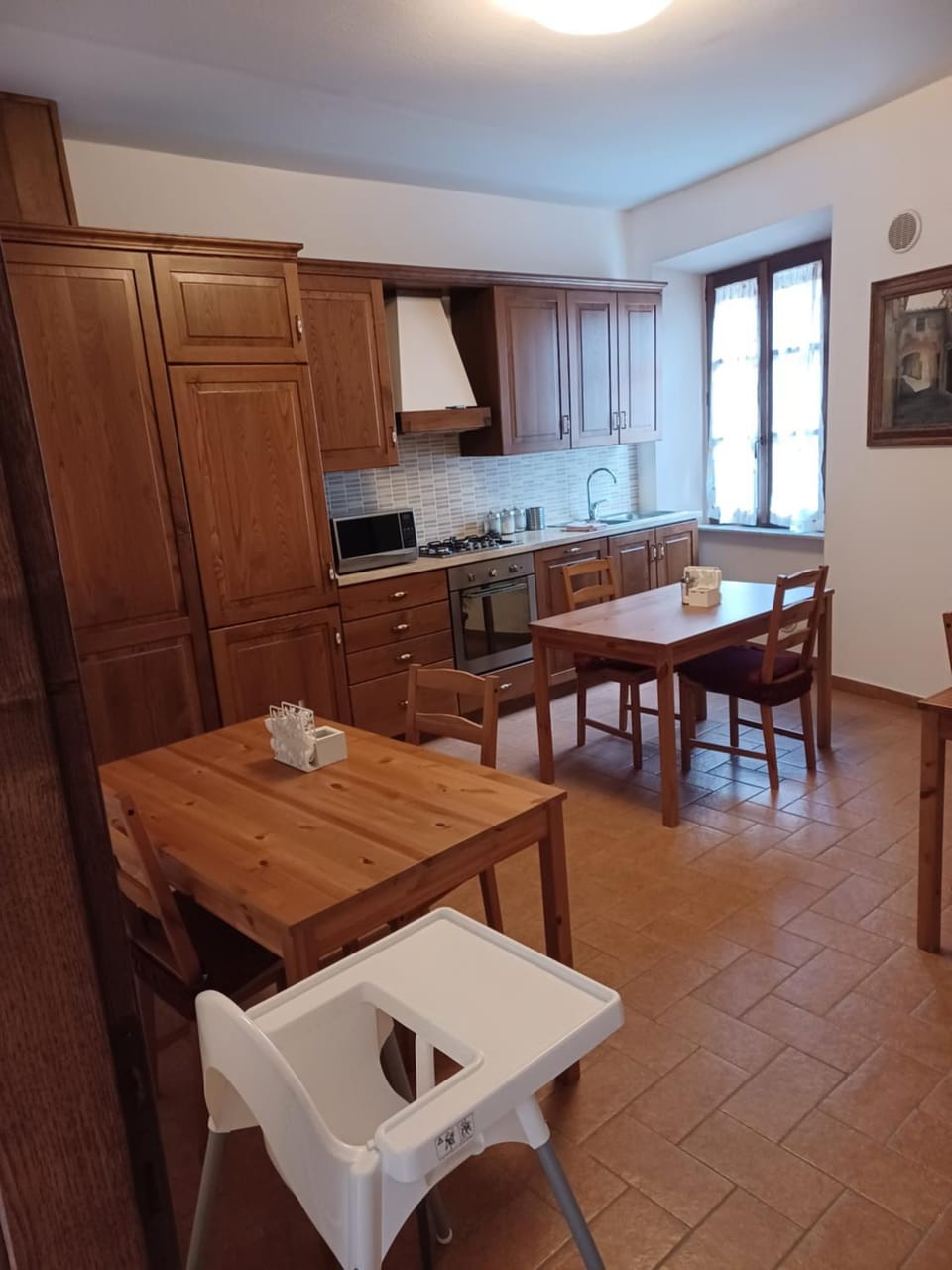 Kitchen or kitchenette, Dining area, stove