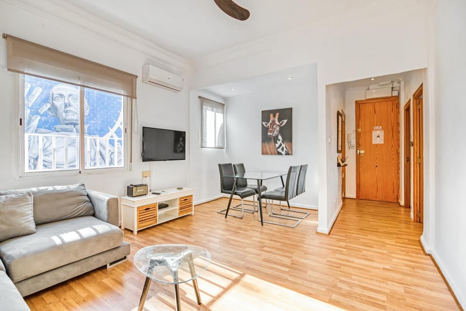 Communal lounge/ TV room, TV and multimedia, Dining area