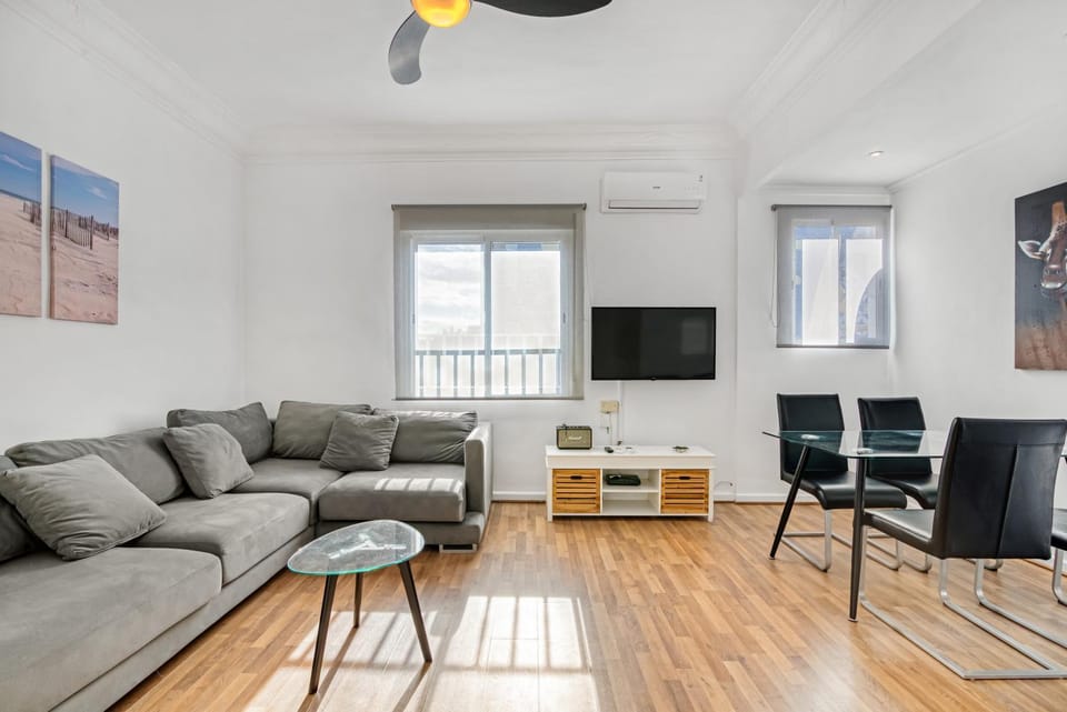 Communal lounge/ TV room, TV and multimedia, Dining area