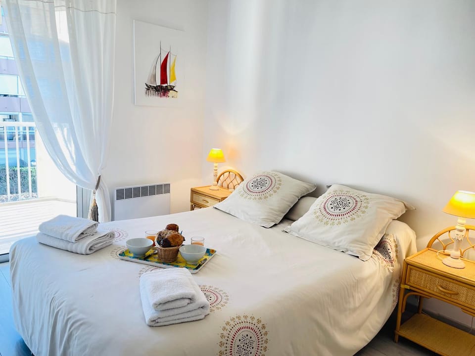 Appartement -piscine- proche bord de mer et centre Apartment in Saint-Raphael