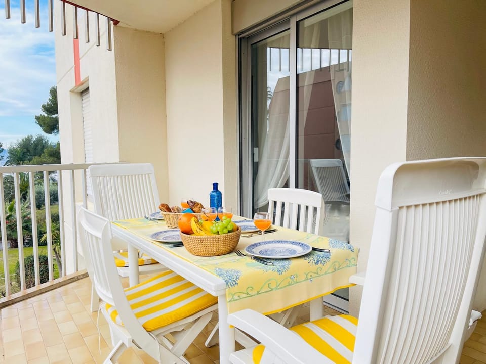 Appartement -piscine- proche bord de mer et centre Apartment in Saint-Raphael