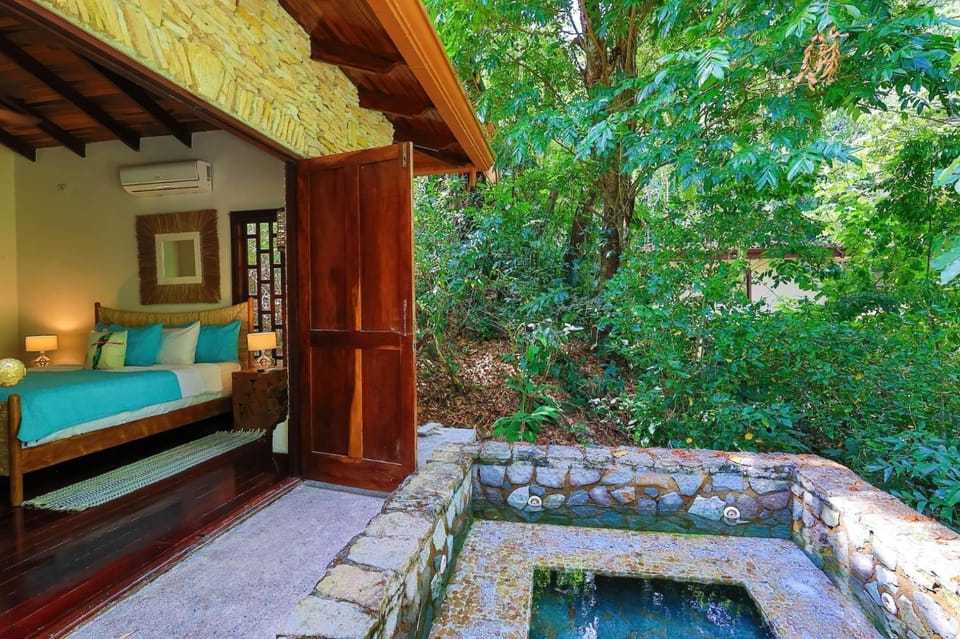 Restful Casa Quetzal Rainforest Retreat Villa in Quepos