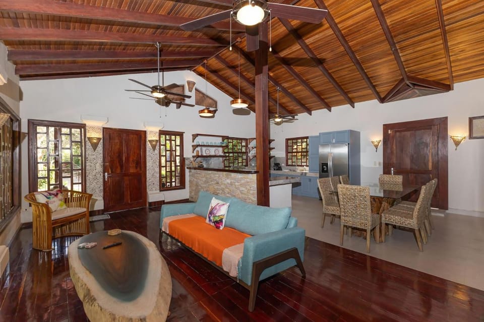 Restful Casa Quetzal Rainforest Retreat Villa in Quepos