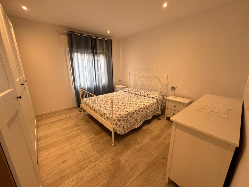 Bed, Photo of the whole room, Bedroom, wardrobe