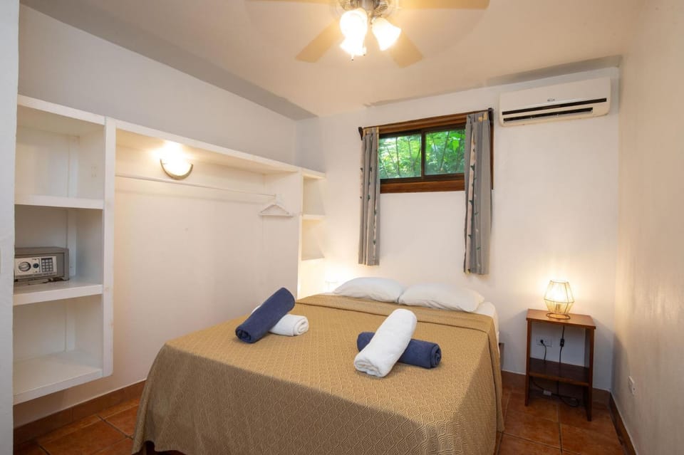 EcoCondo 5 in Secured Community Paradise w pool Apartment in Quepos