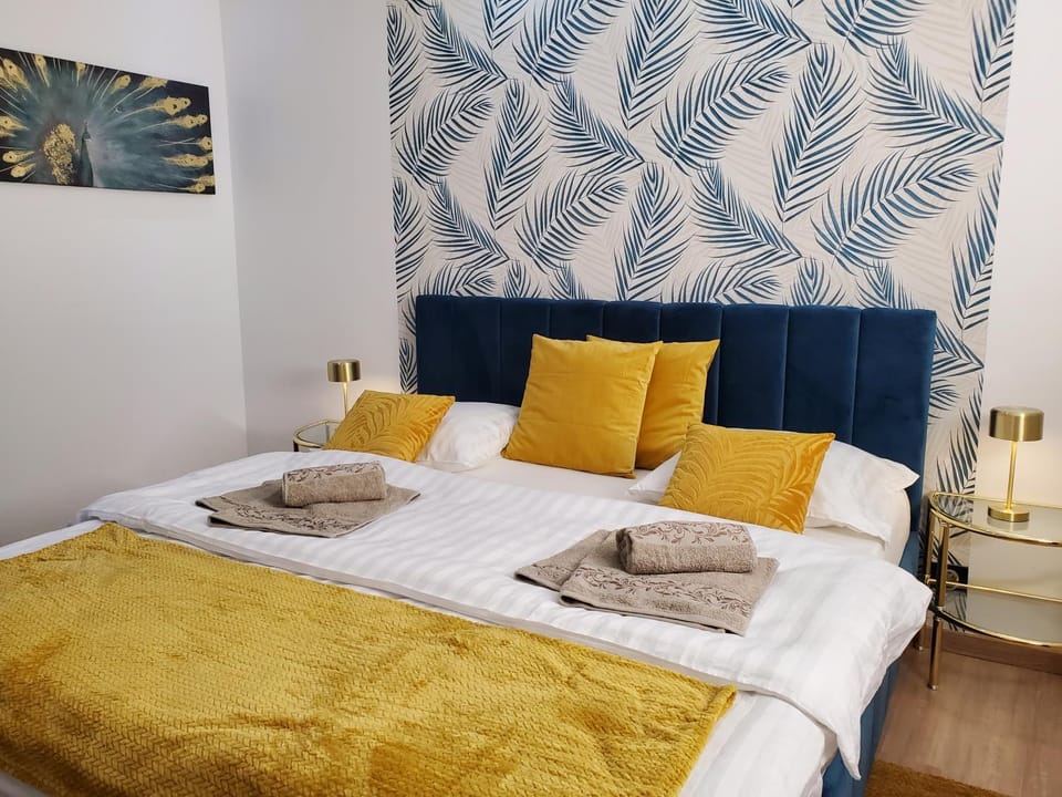 Bed, Photo of the whole room, Decorative detail, Bedroom, towels, wardrobe